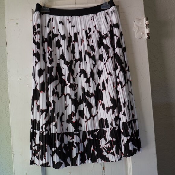 APT. 9 Skirt size Medium - Picture 3 of 7